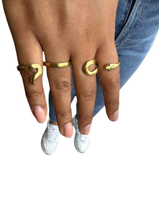 Four finger snake ring
