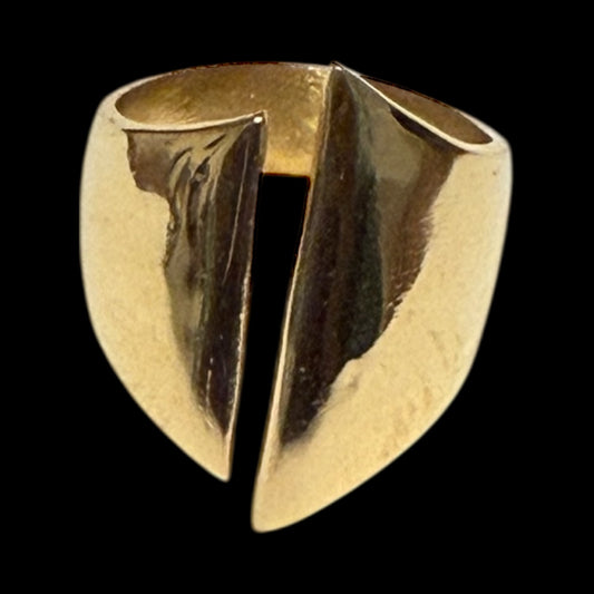 Modern asymmetrical ring